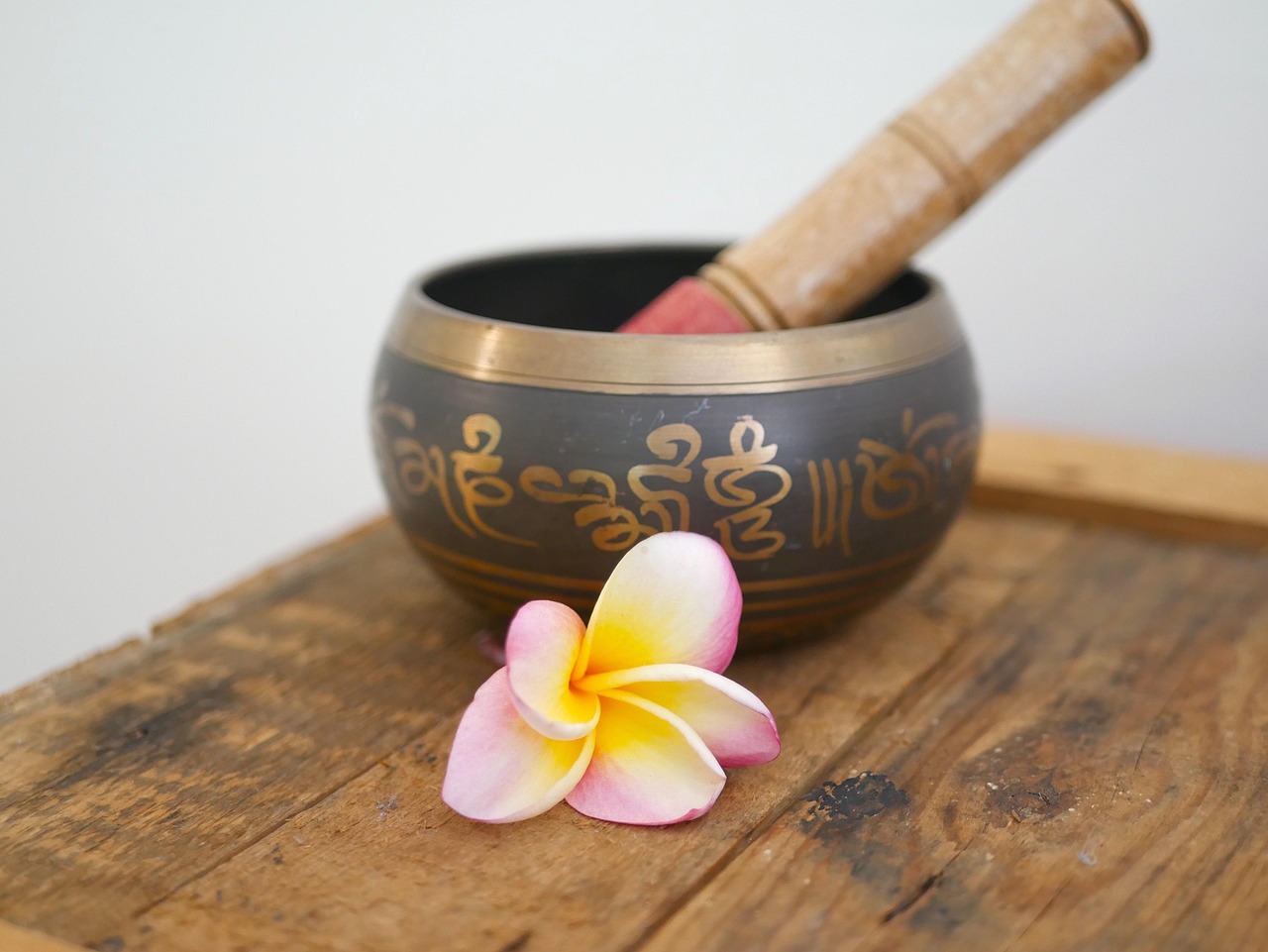 Soin bol tibétain cabinet de Manon Gois, Kinésiologue certifiée, praticienne Reiki & Coach de vie certifiée, en Brabant wallon, à Incourt et Dongelberg