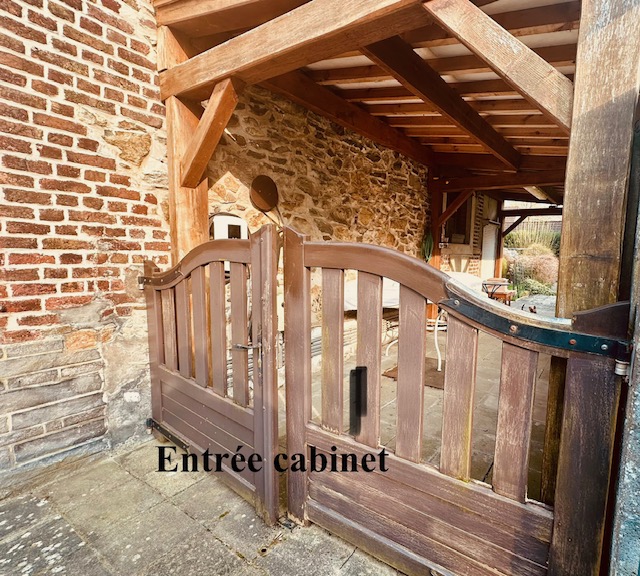 Entrée du cabinet de Manon Gois , votre Kinésiologue & coach de vie certifiée à Dongelberg, en Brabant wallon